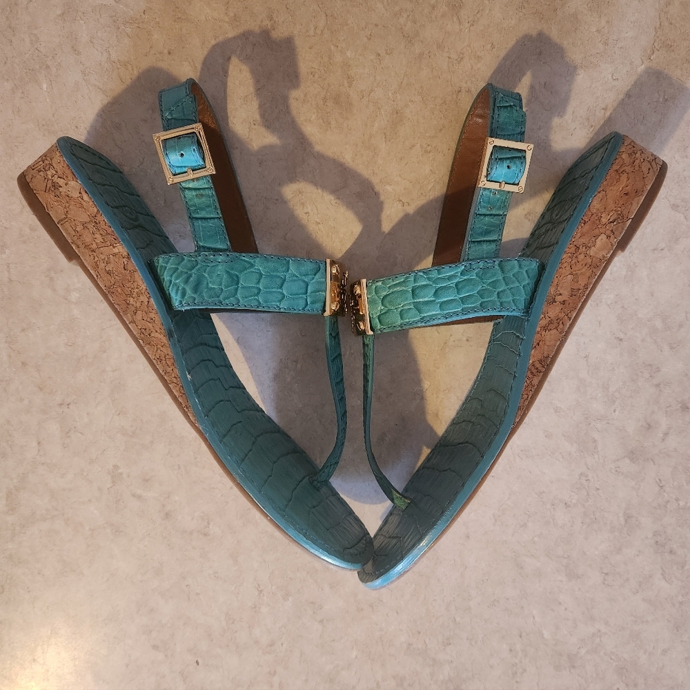 Tory Burch Teal Croc-Embossed Leather Thong Sandals with Gold Logo - Picture 8 of 11